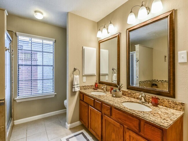 Building Photo - 14819 Cobre Valley Dr