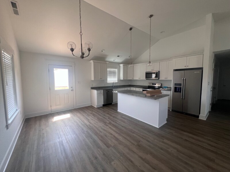 Building Photo - 304 Indian Dr