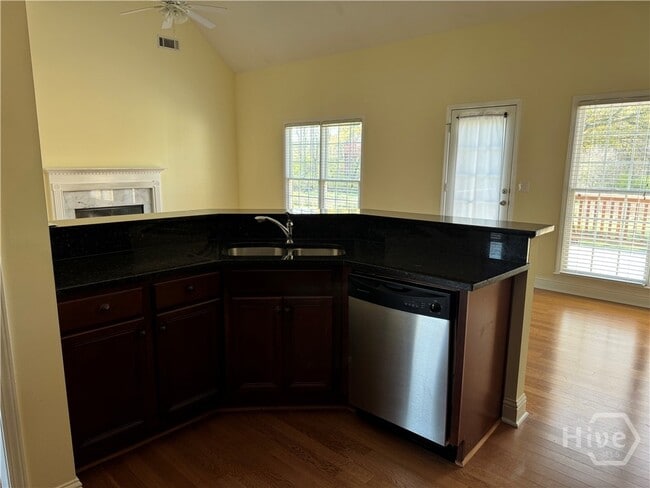 Building Photo - 1040 Willowynd Point