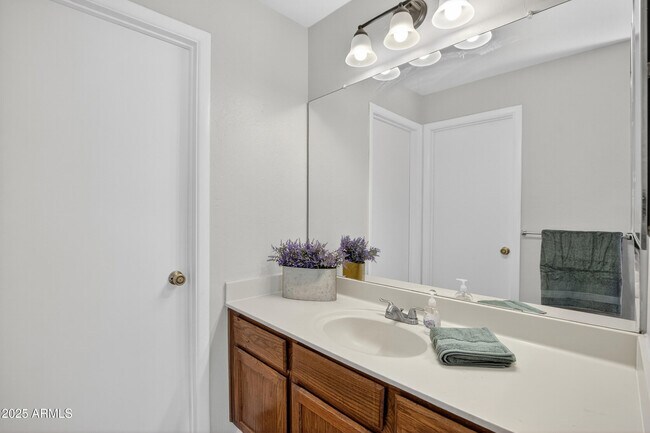 Building Photo - 930 N Mesa Dr