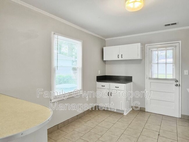 Building Photo - 5805 Chaucer Dr