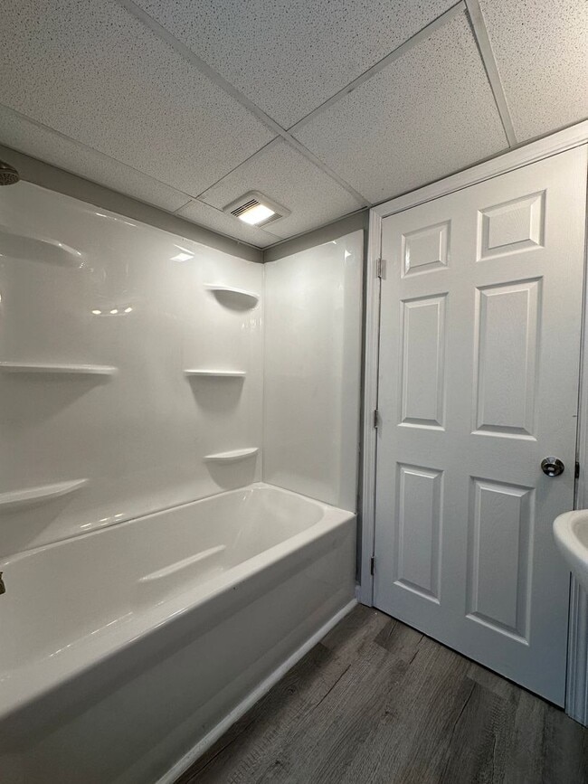 Building Photo - Fully Renovated 2 Bed / 2 Bath Home — Modern Finishes, Large Yard, Move-In Ready NOW!