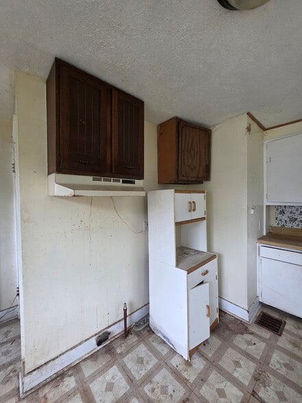 Building Photo - 1311 E Garfield Ave