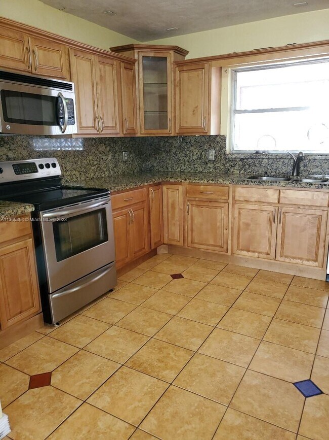 Building Photo - 29955 SW 172nd Ave