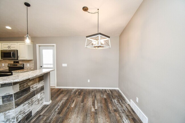 Building Photo - 5 Bedroom 3 Bathroom Single Family Home North Sioux Falls!