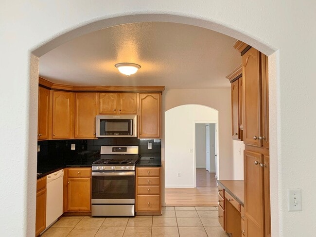 Building Photo - Charming 3 Bedroom Home in Hollister