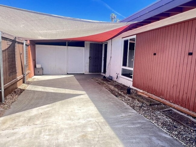 Building Photo - 9267 Fairlawn St