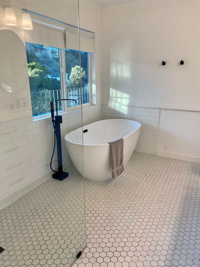 brand new everything - 8287 Mannix Dr
