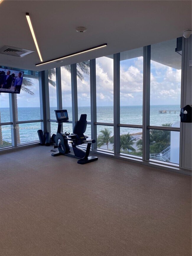 Building Photo - 17121 Collins Ave