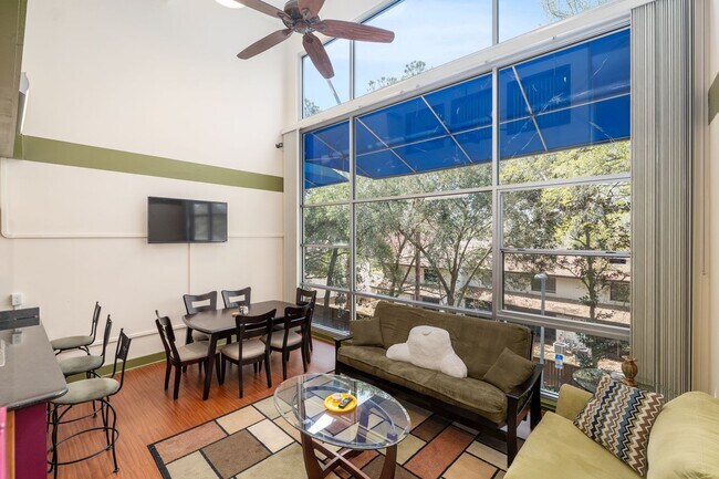 Building Photo - Lofts Oasis #219