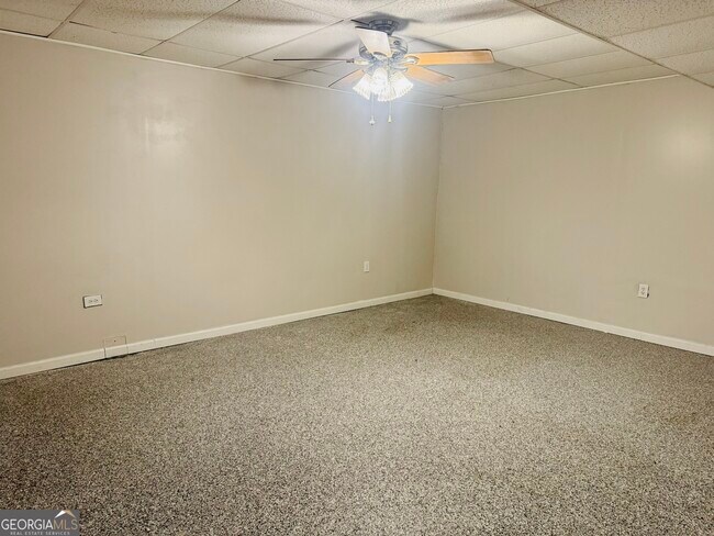 Building Photo - 110 Pine St