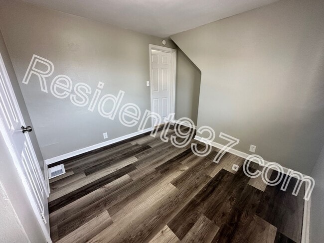 Building Photo - Spacious 3 Bed 2 bath Home