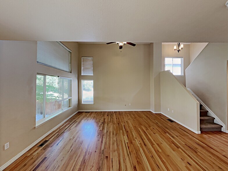 Building Photo - 10379 Ravenswood Way