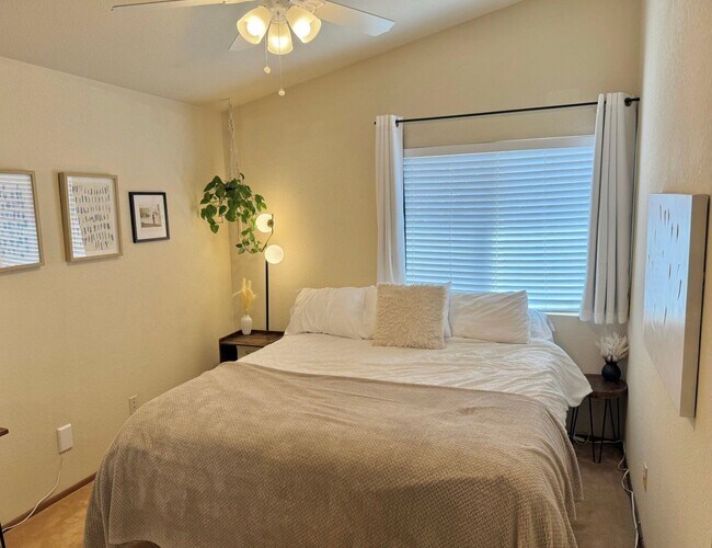 Building Photo - Spacious and modern 3 bedroom home within the prestigious Terraces of Cantebria subdivision.