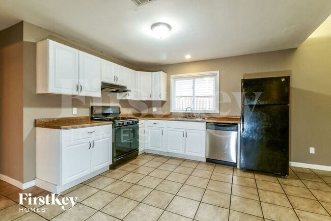 Building Photo - 3015 Kingsley Dr