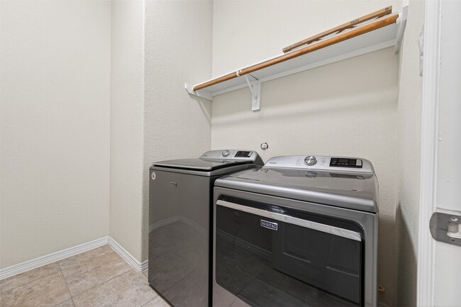 Building Photo - 613 West Fork