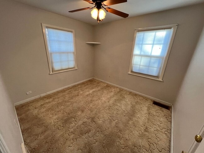 Building Photo - 3 Bed 2 Bath House