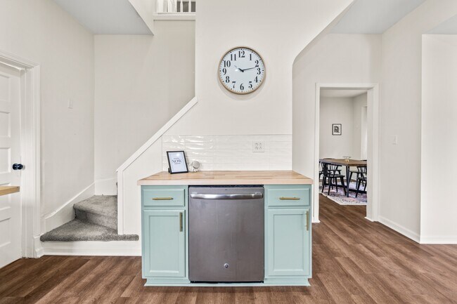 Building Photo - 941 E Raymond St