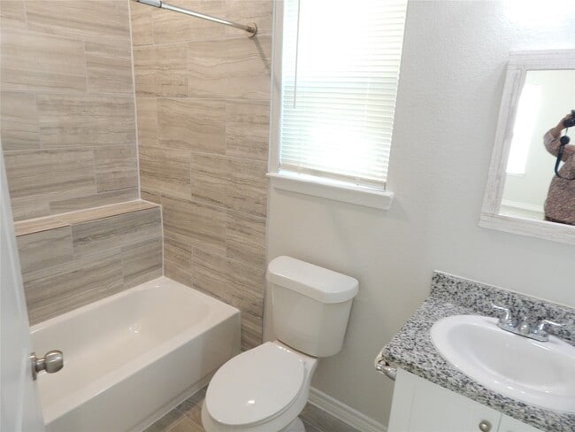 Building Photo - 230 Northlawn St