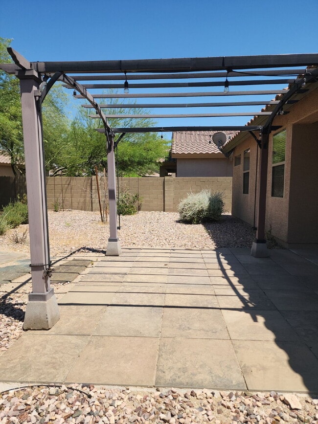 Building Photo - "Charming Anthem Retreat: 3-Bed, 2-Bath Ge...