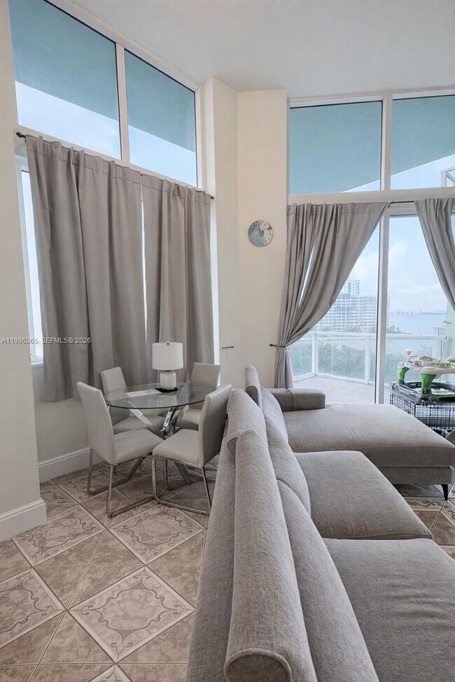 Building Photo - 1900 N Bayshore Dr