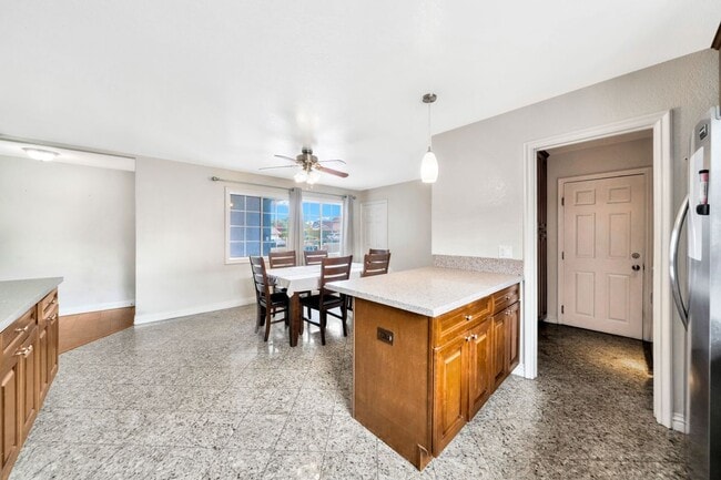 Building Photo - 471 N Seranado St
