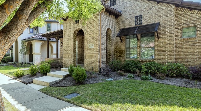 Building Photo - 6828 San Fernando