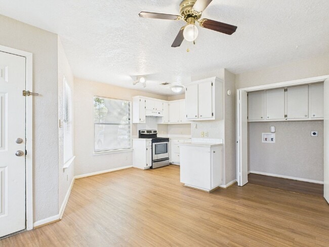 Building Photo - 298 Friendship Ln