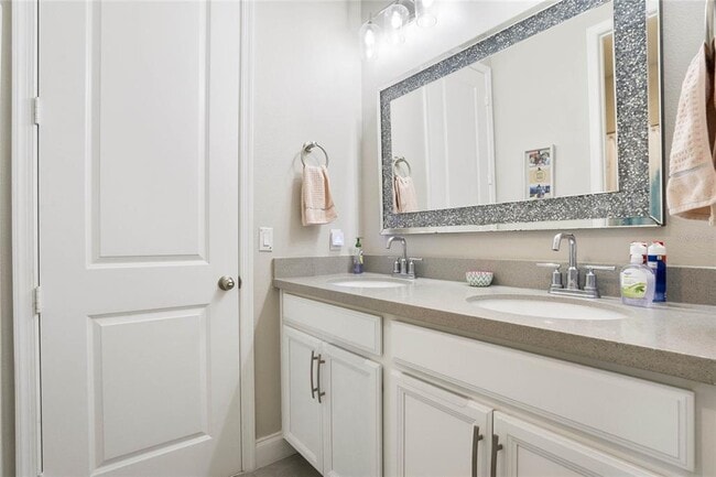 Building Photo - 8414 Vivaro Isle Way