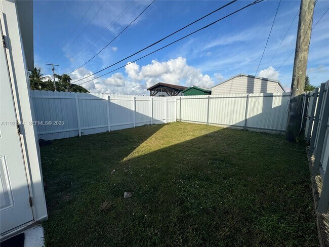 Building Photo - 4341 SW 99th Ct