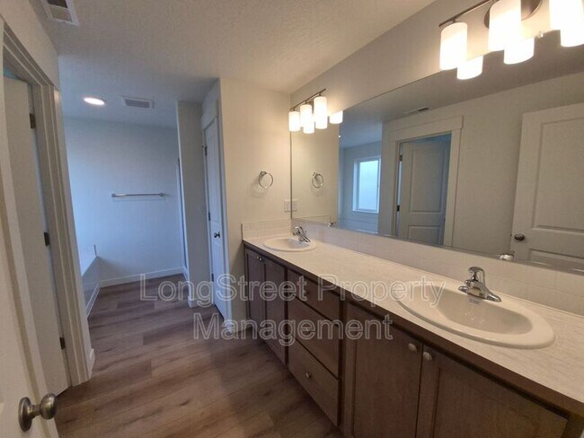 Building Photo - 4694 Finch St