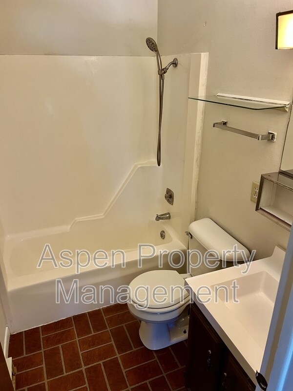 Building Photo - 2216 Piper Pl