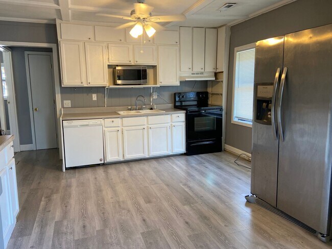 Building Photo - Single Family Home in Branson