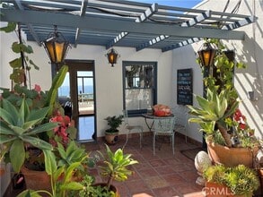 Building Photo - 845 Temple Hills Dr