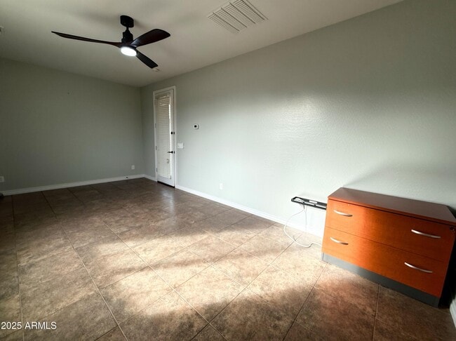 Building Photo - 2472 E Mead Dr