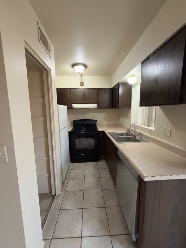 Building Photo - 3524 W Dunlap Ave