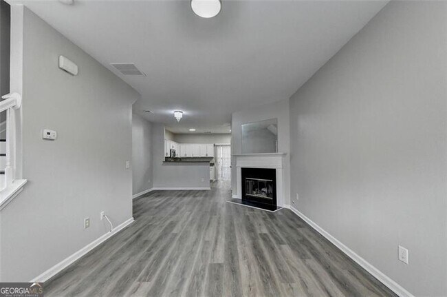 Building Photo - 903 Redwood Dr