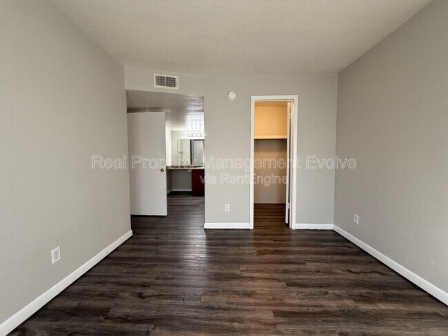 Building Photo - 5995 N 78th St