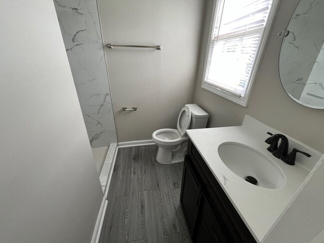 Building Photo - 222 Reynolds St