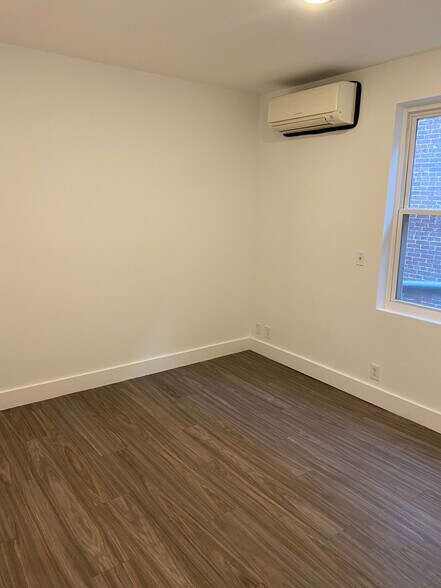 Building Photo - 407 N Charles St