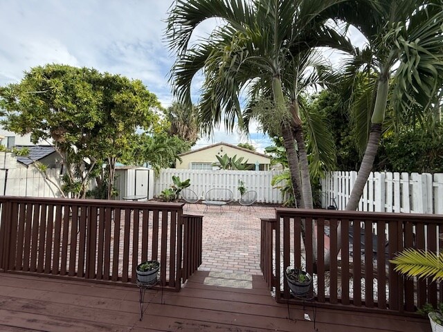 Building Photo - 1642 Van Buren St