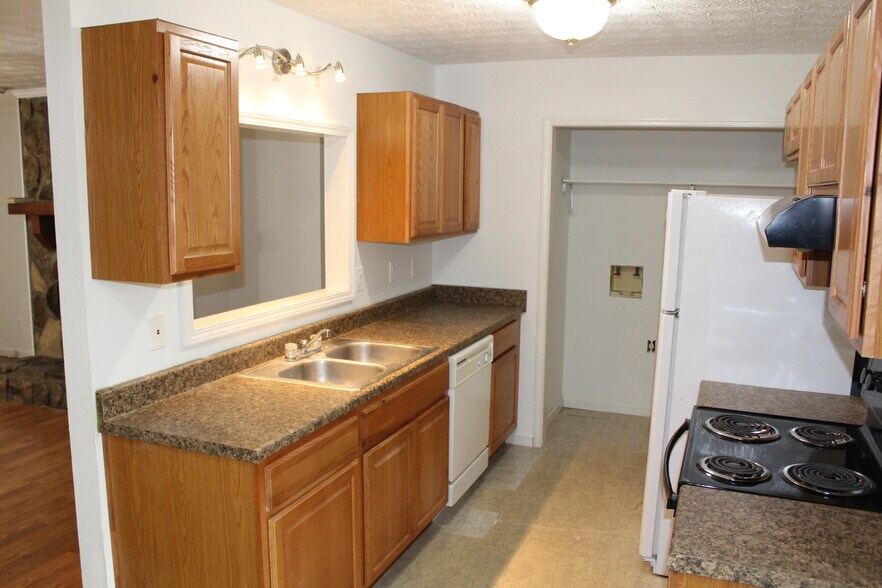 Kitchen - 1906 Patterson Cir