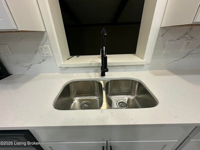 Building Photo - 4806 Mid Dr