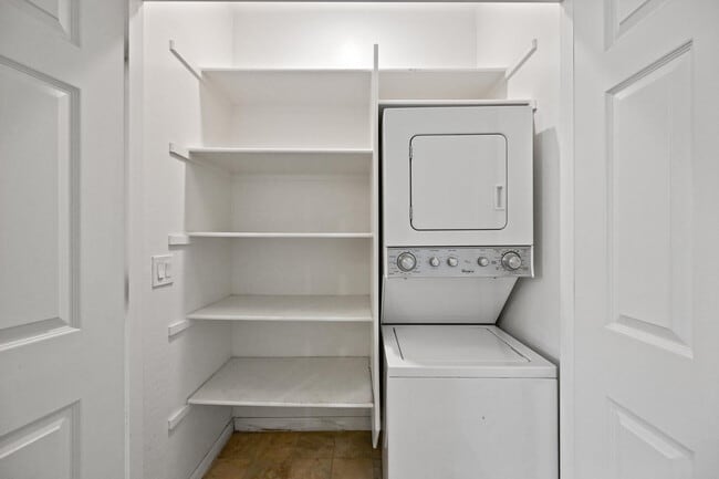 Building Photo - 1630 E Grove St