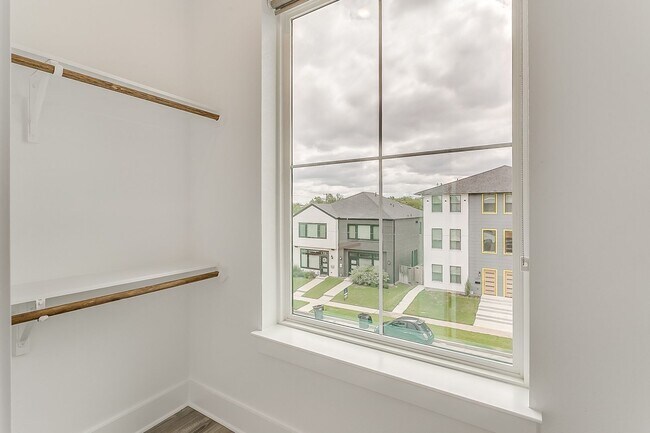 Building Photo - 3210 Forest Park Blvd