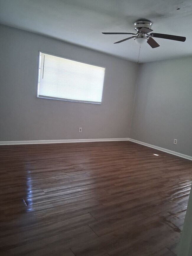 Building Photo - Great 3 bedroom 2 bath home for rent