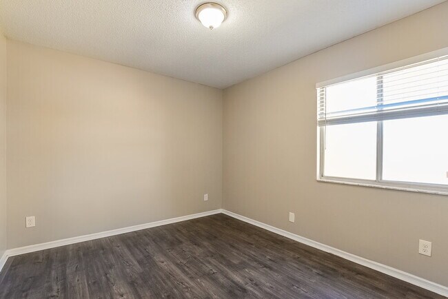 Building Photo - 1871 Meadowgold Ln