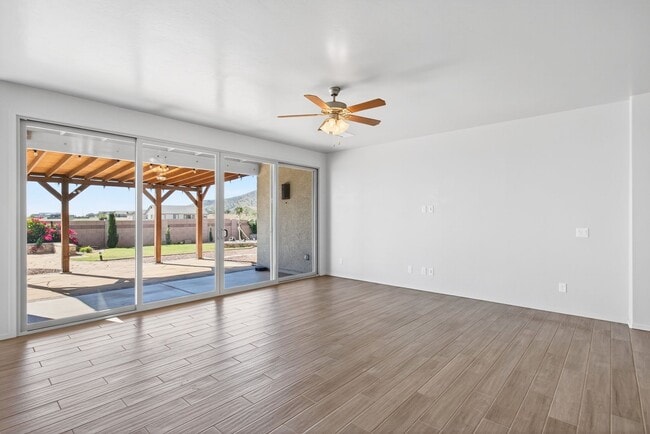 Building Photo - King Ranch