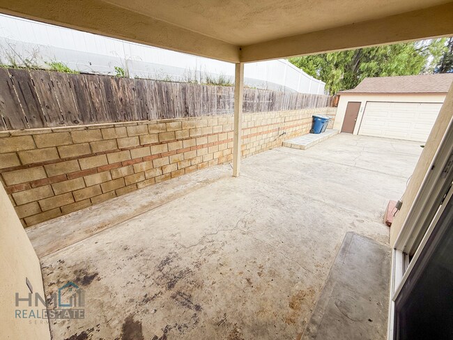 Building Photo - Homes Management - 2 Bed, 1.5 Bath Duplex ...