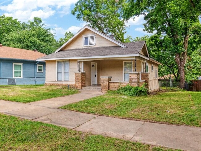 Building Photo - 533 E Woodard St